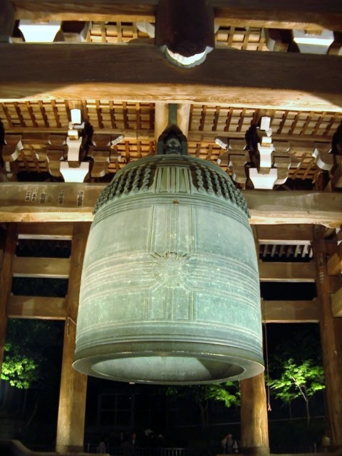 大晦日の風物詩 除夜の鐘の由来って つき方の作法は Trenjoyce